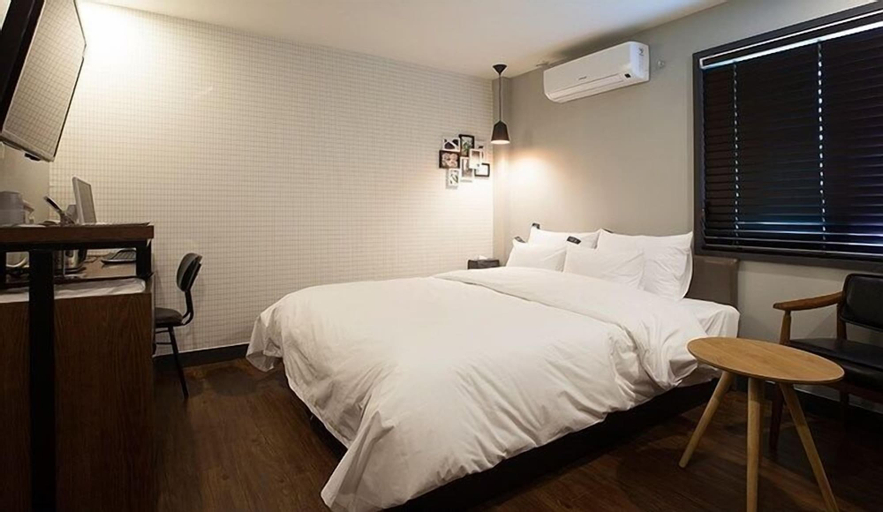 Bedroom 28