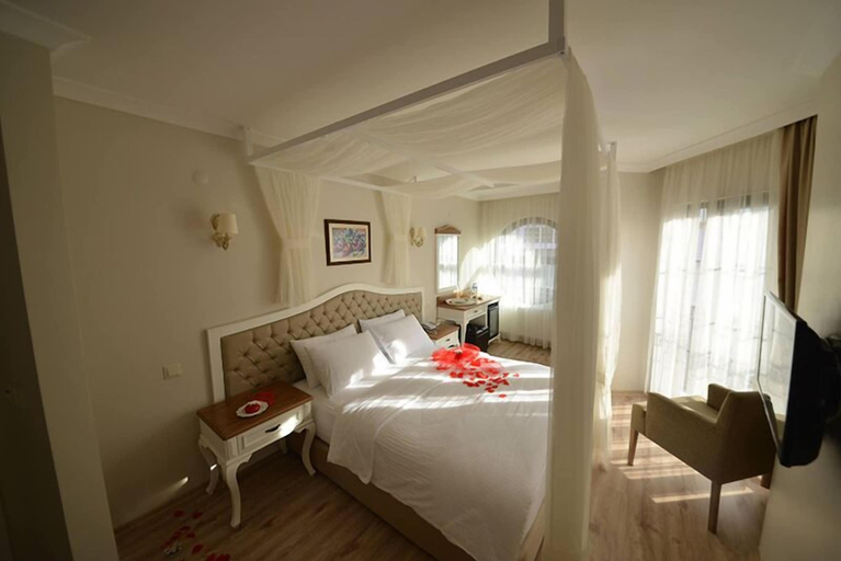 Bedroom 2, Biga Palas Hotel, Biga