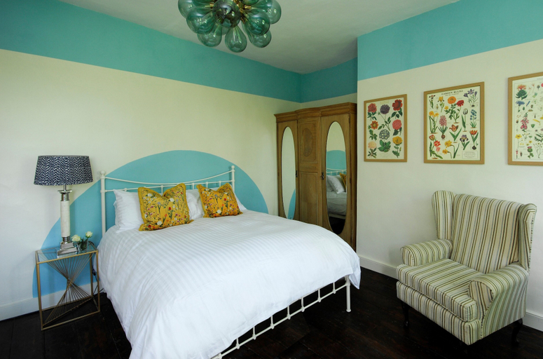 Bedroom 2, Beautiful 5bedroom house sleeps13 hottub, Somerset