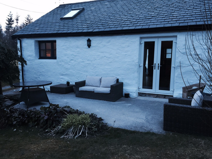 Exterior & Views 2, Impeccable 2-bed Cottage Near Betws y Coed, Conwy