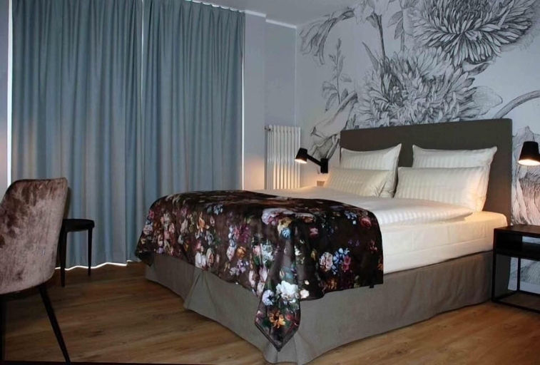 Bedroom 3, Hotel Ambiente, Schaumburg