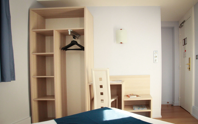 Bedroom 2, Hôtel de la Cathédrale, Marne