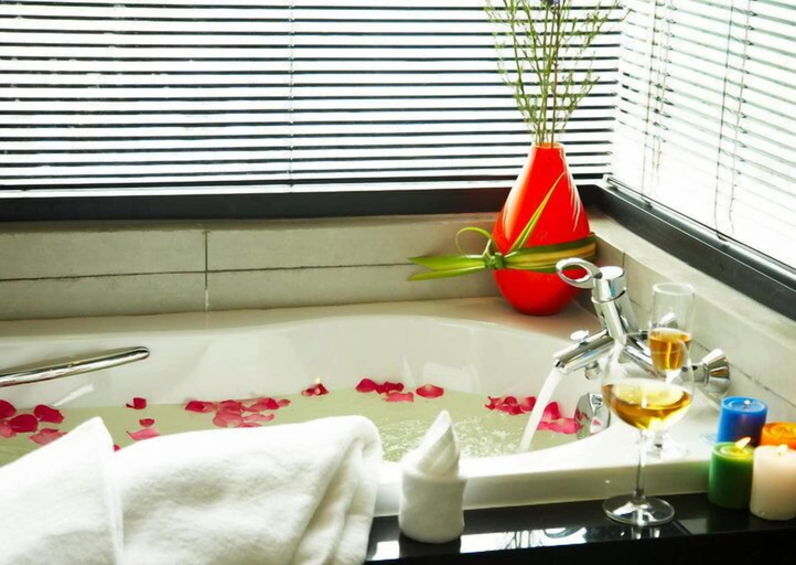 Bathroom 4, The Sez Hotel, Muang Chon Buri