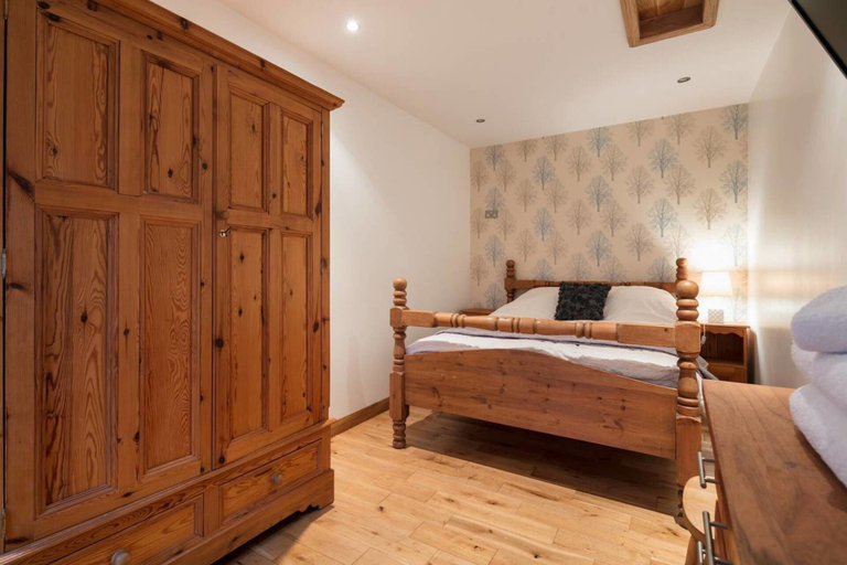 Bedroom 3, Luxury 1bedroom Lodge in Prestwich, Bury