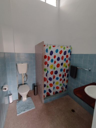 Bathroom 3, Ayr Hotel, Burdekin