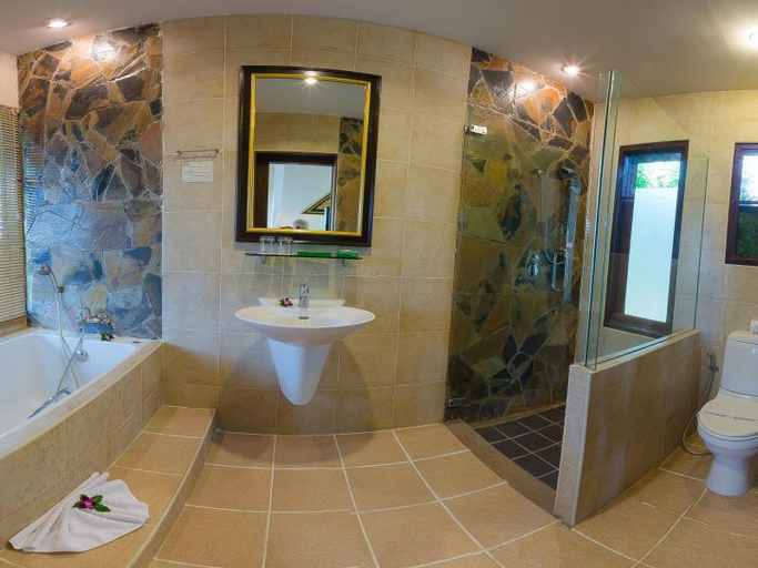 Bathroom, Golden Pine Resort Chiang Rai, Muang Chiang Rai