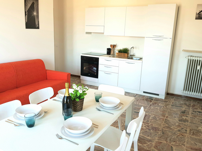 In-room dining 5, Bright Apartments Desenzano - Cavour Lake View 1, Brescia