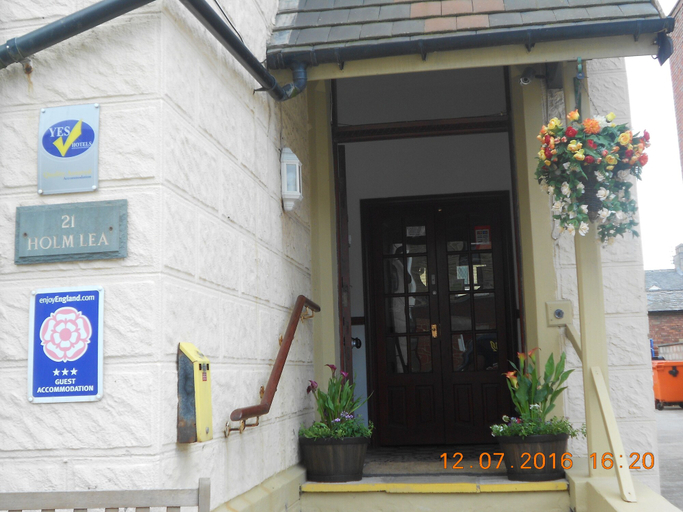Exterior & Views 2, Holmlea Guest House, Blackpool