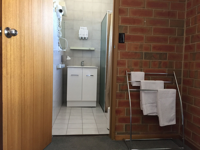Bathroom 4, Pooraka Motor Inn, Adelaide