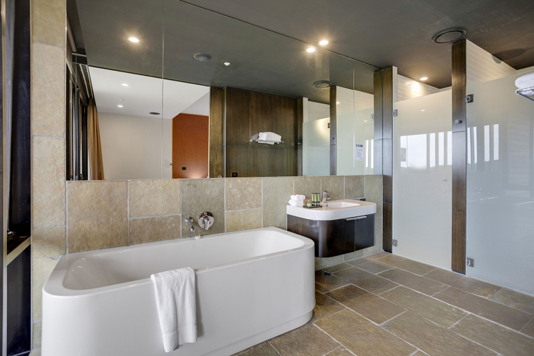 Bathroom 5, Peppers Moonah Links Resort, Melbourne