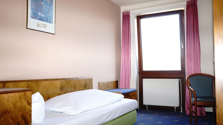 Bedroom 3, Entrée Hotel Glinde, Stormarn
