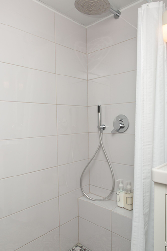 Bathroom, Sea View Suite