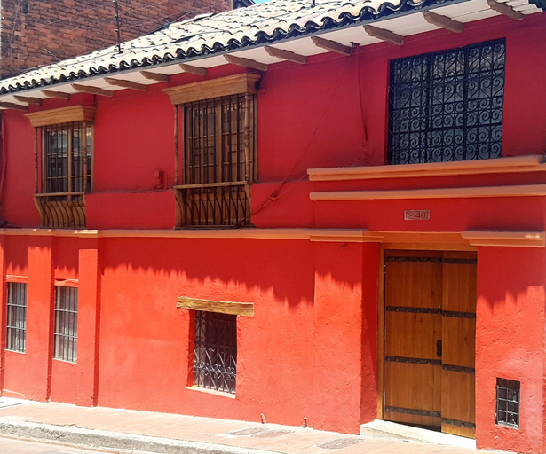 Exterior & Views