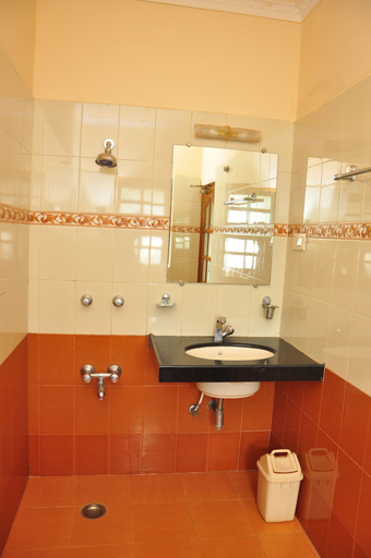 Bathroom 4, Hotel Seagull, North Goa