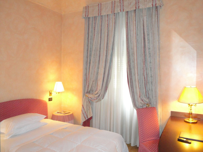 Bedroom 3, Hotel Due Mondi, Torino