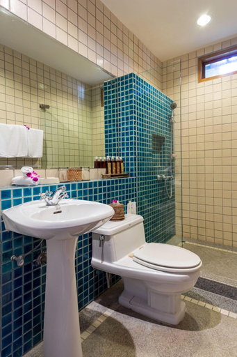 Bathroom 4, Villa Baan Hen 5 Bedroom Kata Beach, Pulau Phuket