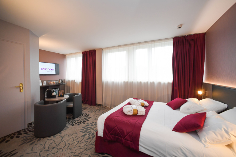 Bedroom 3, Mercure Saint Lo Centre, Manche