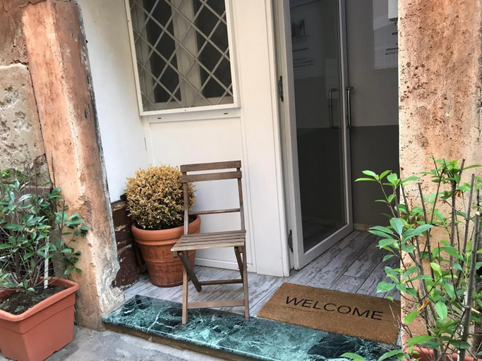 Others 5, NL Trastevere, Rome