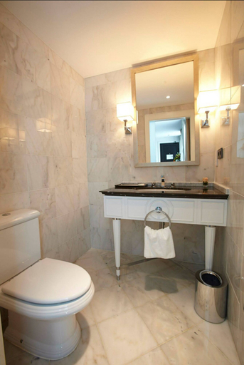 Bathroom 5, Palm Camayenne, Conakry