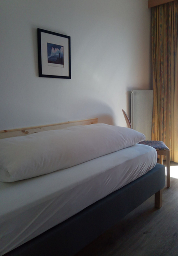 Bedroom 4, Pension Fellis, Bolzano