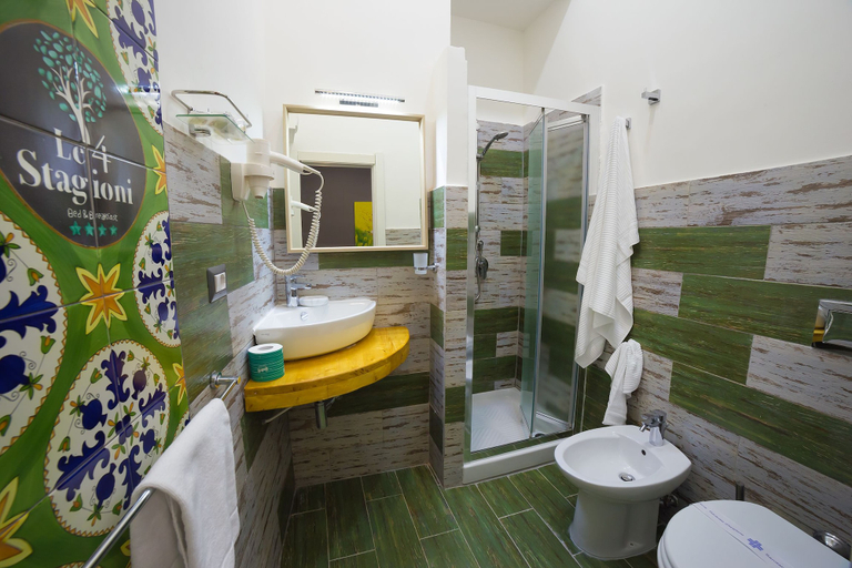 Bathroom 5, B&B Le 4 Stagioni Dante's Suites by ClaPa Group Dislocated Hospitality, Napoli