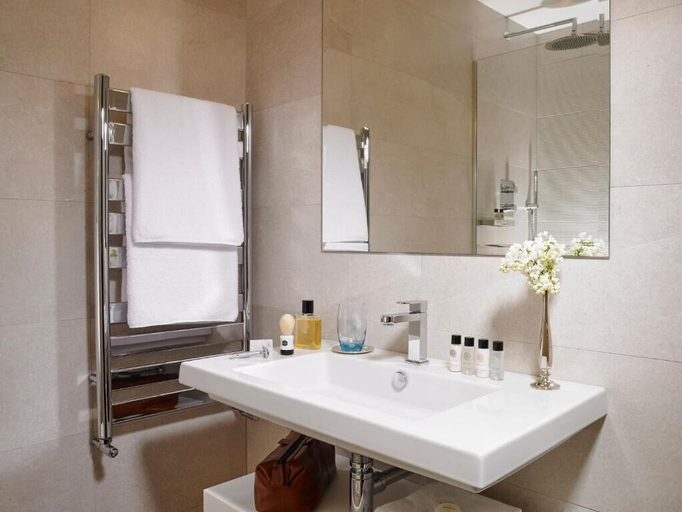 Bathroom 4, Trident Hotel