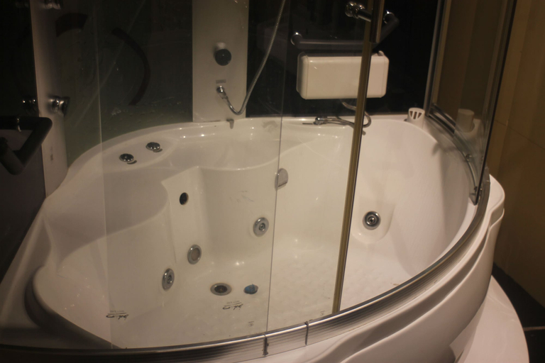 Bathroom 4, Acamms Gardens Lodge Mongu, Mongu