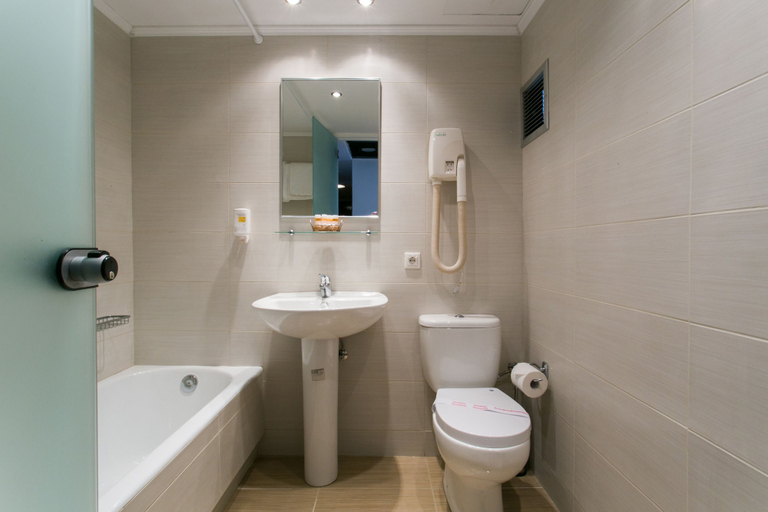 Bathroom 4, Arethusa, Attica