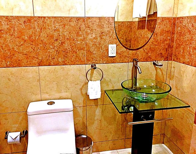 Bathroom 3, Hotel Versalles Suites, Isla Mujeres
