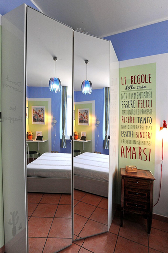 Room 5, Uno sguardo su Porta Palazzo, Torino