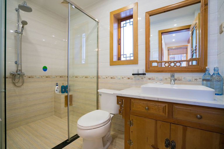 Bathroom 3, Li Jiang Tang Feng Yard No.4, Lijiang