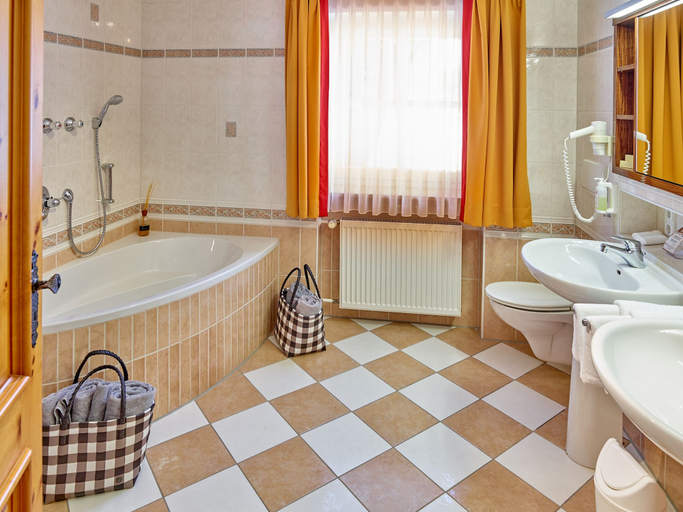Bathroom 5, Parkhotel Bad Griesbach, Passau
