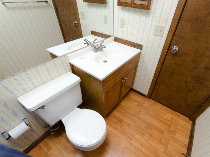 Bathroom 3, Top of the World, Pocahontas