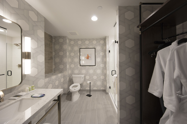 Bathroom 4, Hotel Trundle, Richland