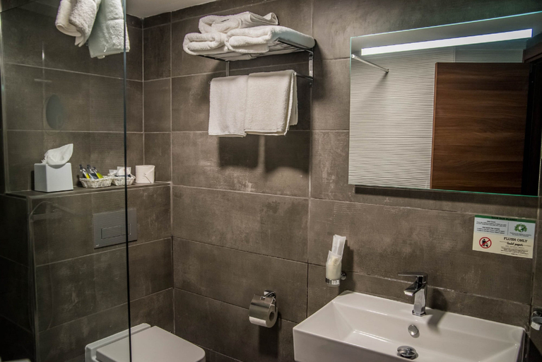 Bathroom 4, Pebbles Resort, Saint Paul's Bay
