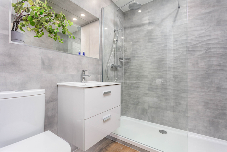 Bathroom, Waverley Suite No57 - Donnini Apartments, South Ayrshire