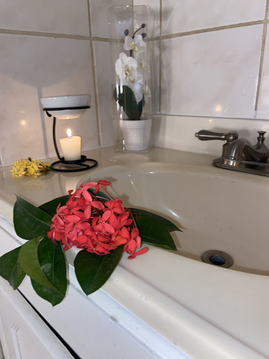 Bathroom 4, The Downtown Hotel
