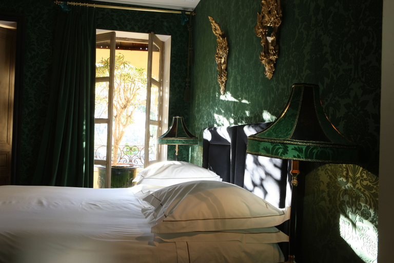 Bedroom 2, Jardins Secrets, Gard