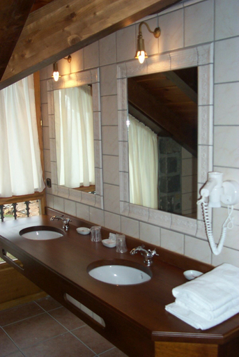 Bathroom 5, Hotel Palazio, Huesca