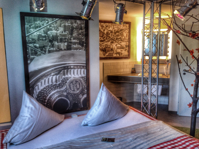 Bedroom 4, Road Stop Motel Dortmund, Dortmund