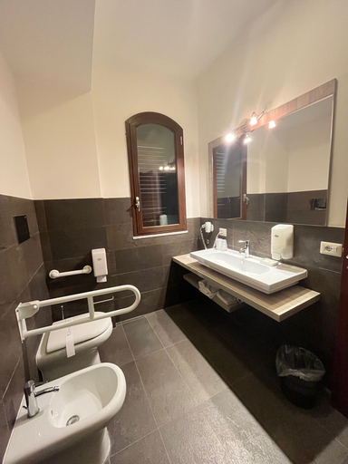 Bathroom 4, apart hotel Kalaskiso', Messina