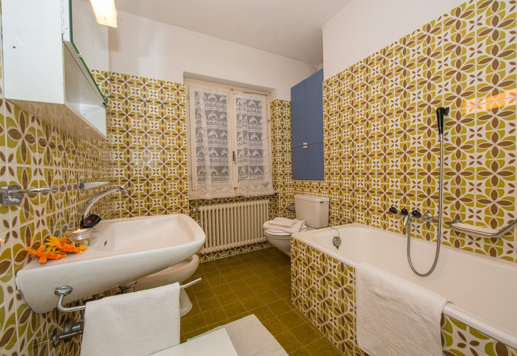 Bathroom, Chalet Cademario, Lugano