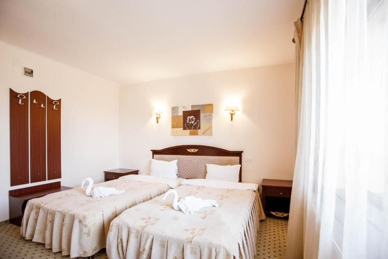 Bedroom 2, QResort and Spa, Sacele