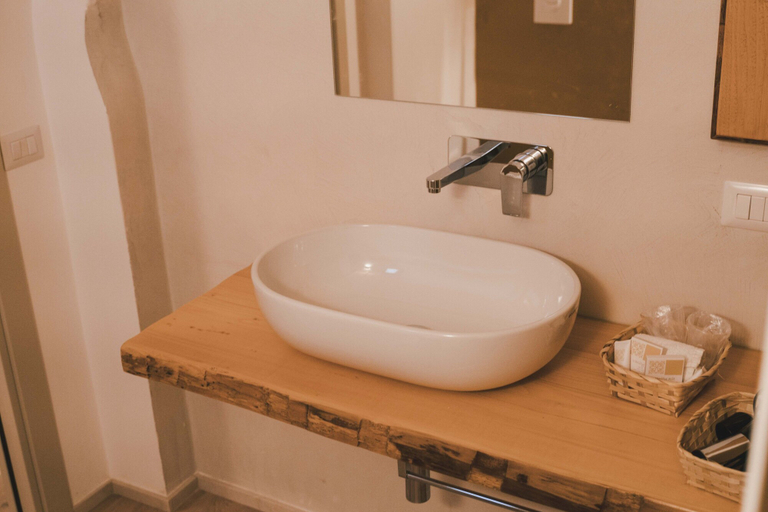Bathroom 5, Trulli in corte, Bari