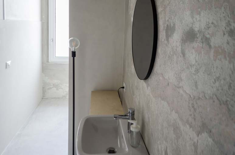 Bathroom 3, Riposino, Mantua
