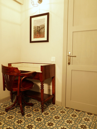 Library 4, Tilas House No8, Kadıköy