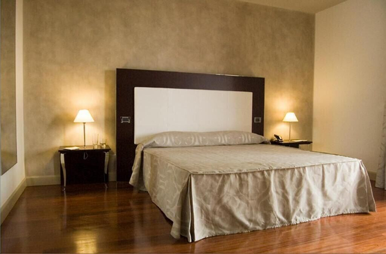 Bedroom 3, Cremona Palace Hotel, Cremona