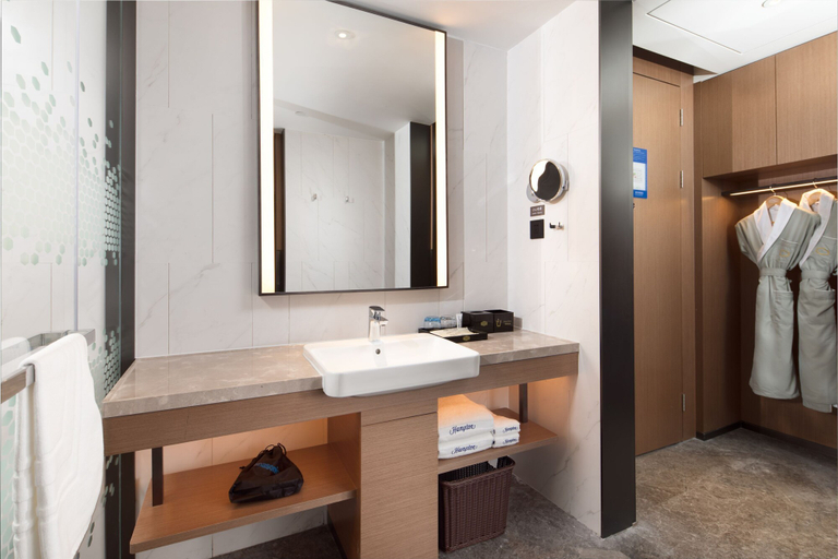 Bathroom 3, Hampton By Hilton Handan Congtai, Handan