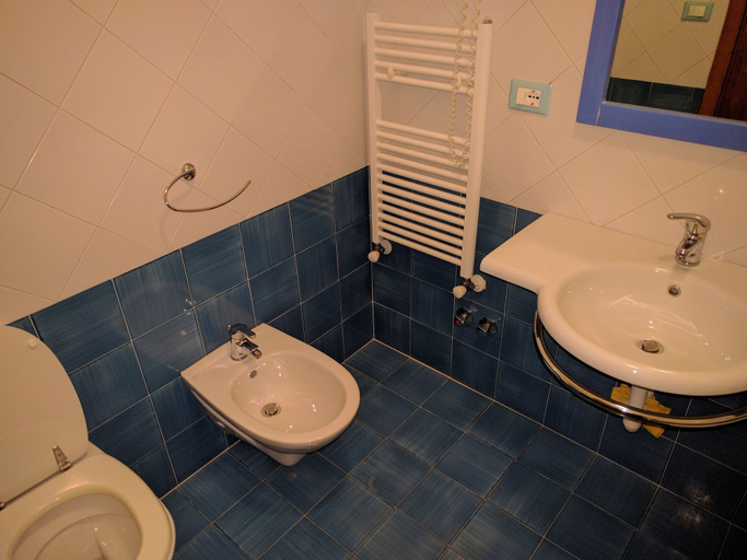 Bathroom 4, Villa Pietraverde, Napoli