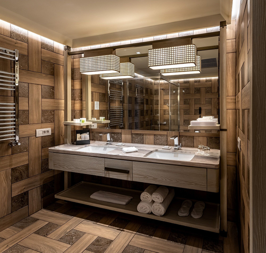 Bathroom 4, Polat Palandoken, Merkez